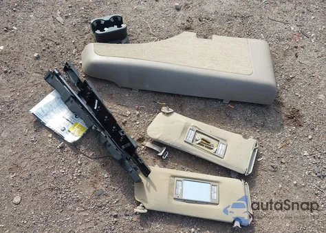 2000 Cadillac Escalade Standard z USA, uszkodzony, nr VIN 1GYEK13R9YR135138